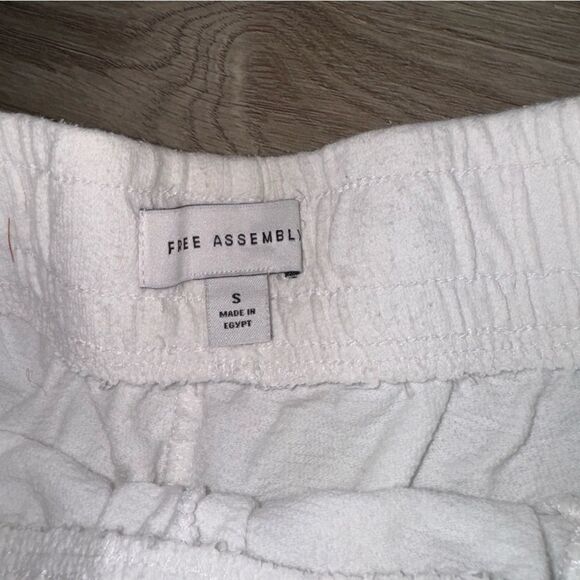 Women's Free Assembly White Terry Cloth Matching Two Piece Set - Picture 10 of 11